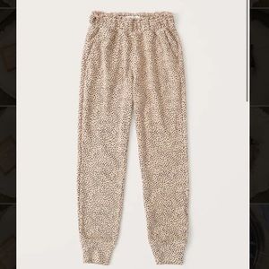 NWT! Abercrombie & Fitch Animal Print Cloud Jogger
